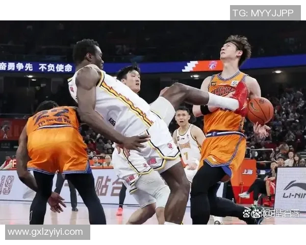 王哲林在CBA赛场的崛起与挑战：从新星到领军人物的成长之路